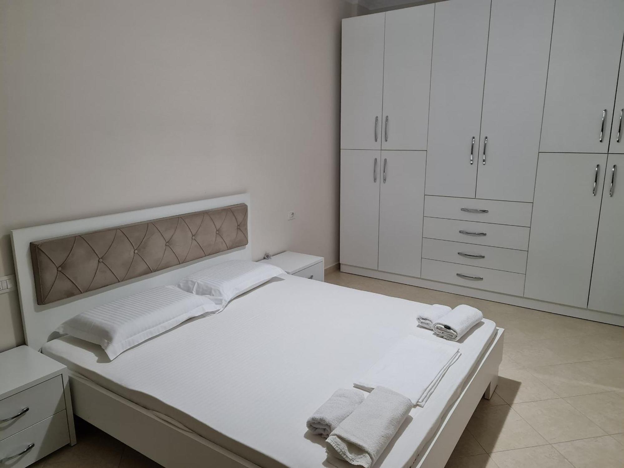 Seascape Apartments Вльора Екстер'єр фото