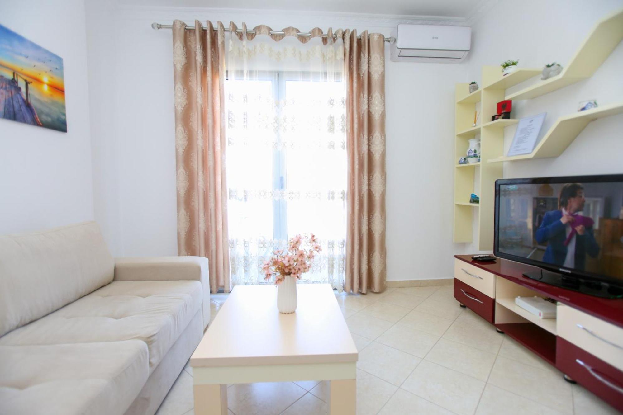 Seascape Apartments Вльора Екстер'єр фото