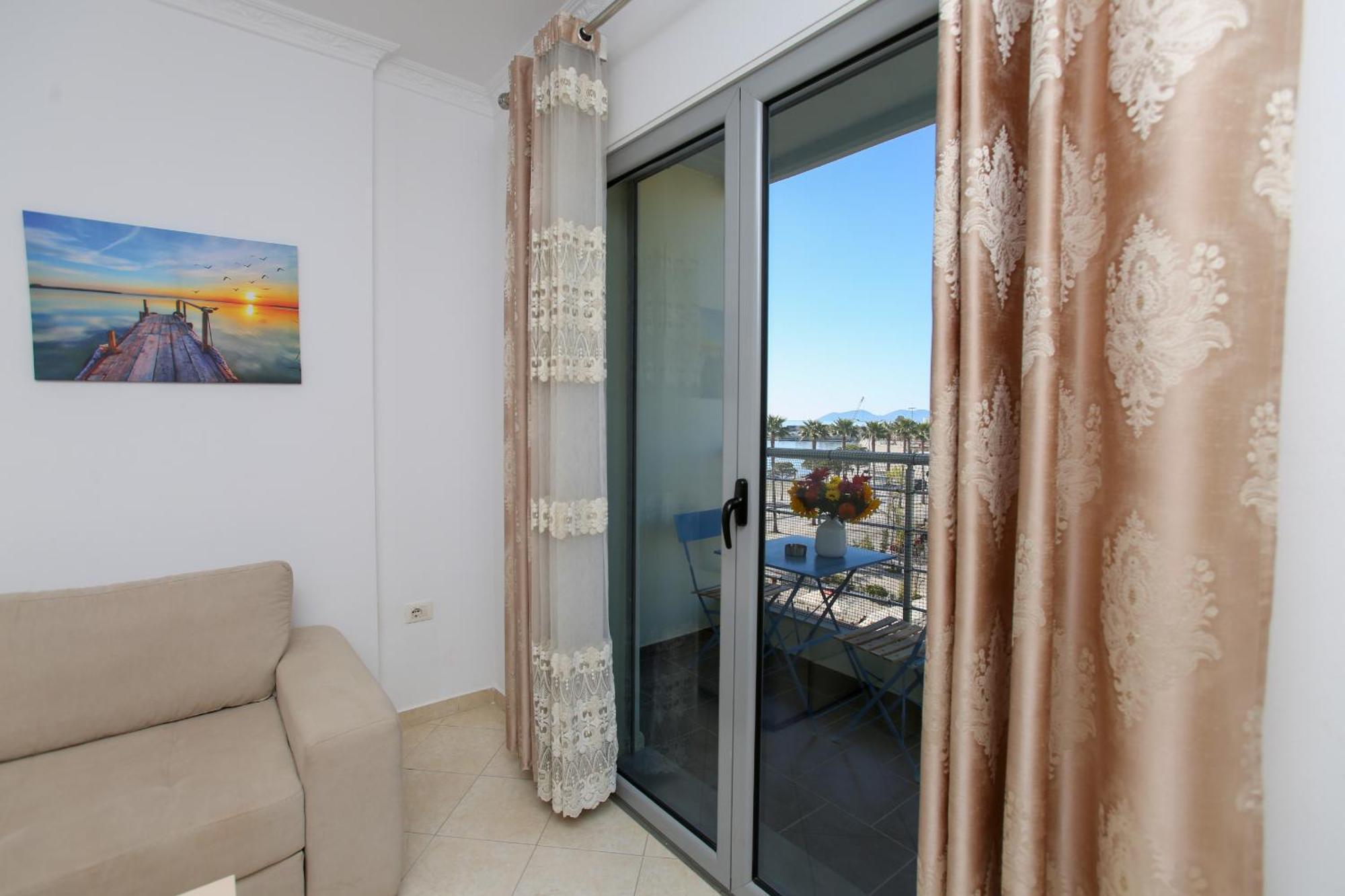 Seascape Apartments Вльора Екстер'єр фото